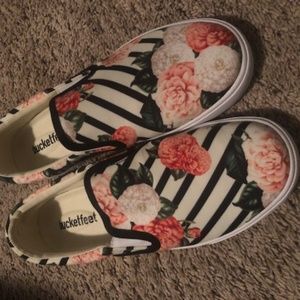 shoes - slides bucketfeet